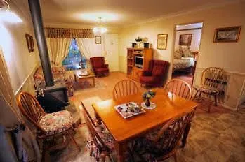 Honeysuckle Cottages Stanthorpe 0*,